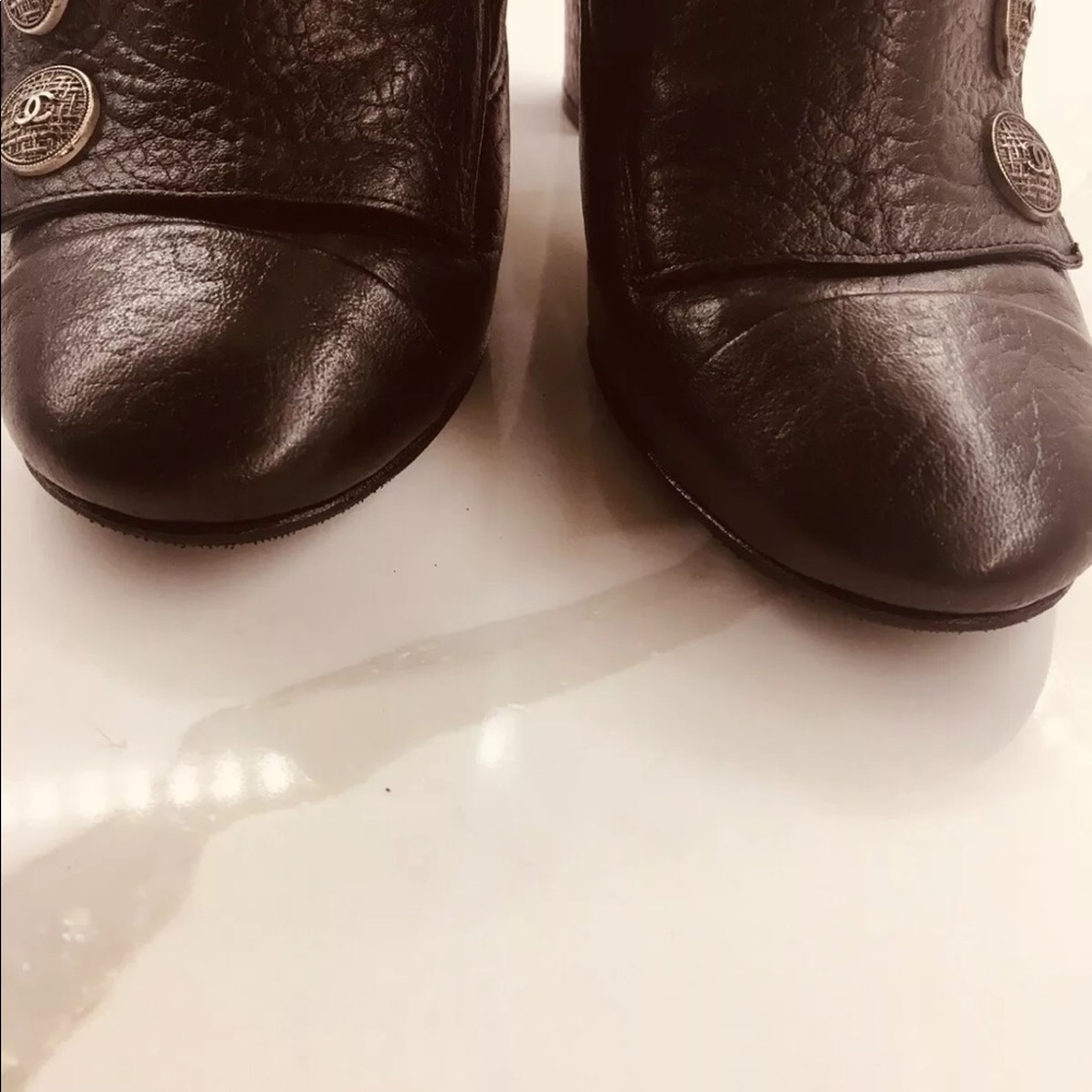 Chanel Pebbled Leather Ribbed Knit 'CC' Boots 39.5 - Picture 10 of 11